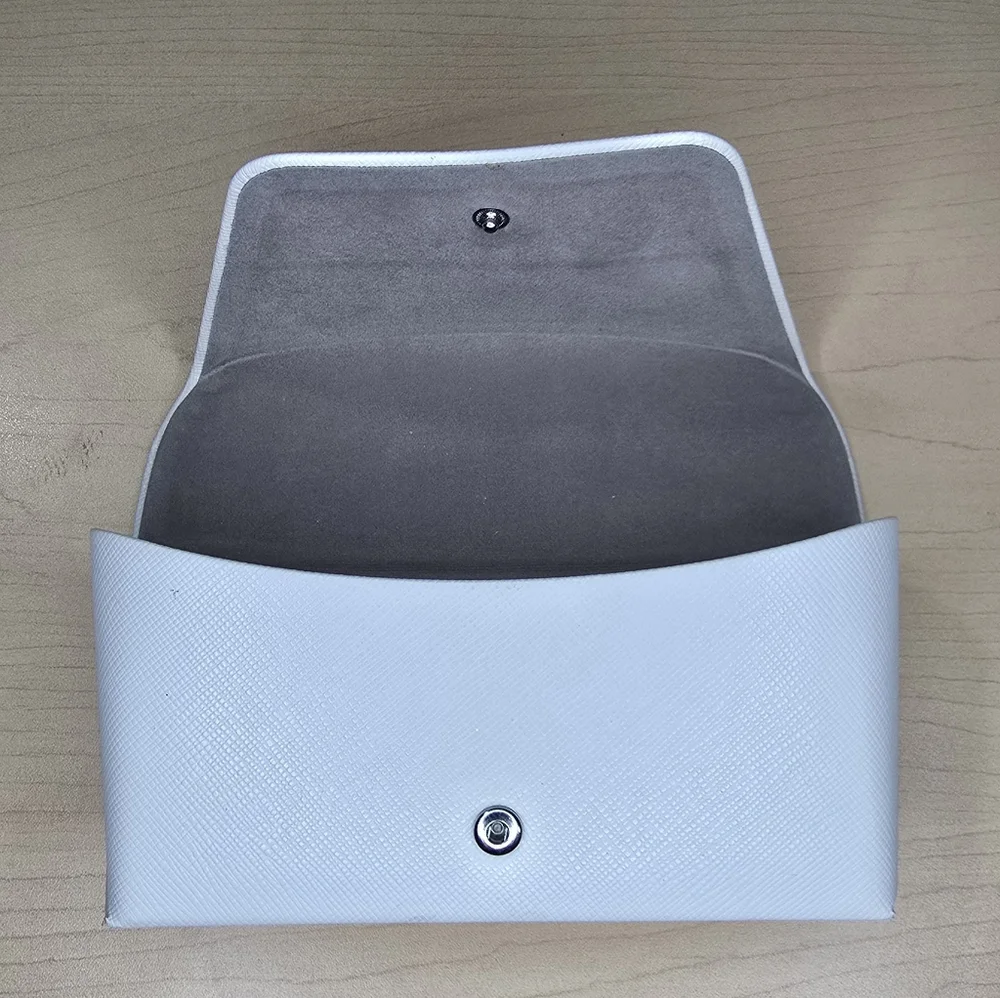 Michael Kors White Clutch Eyeglass Case‎